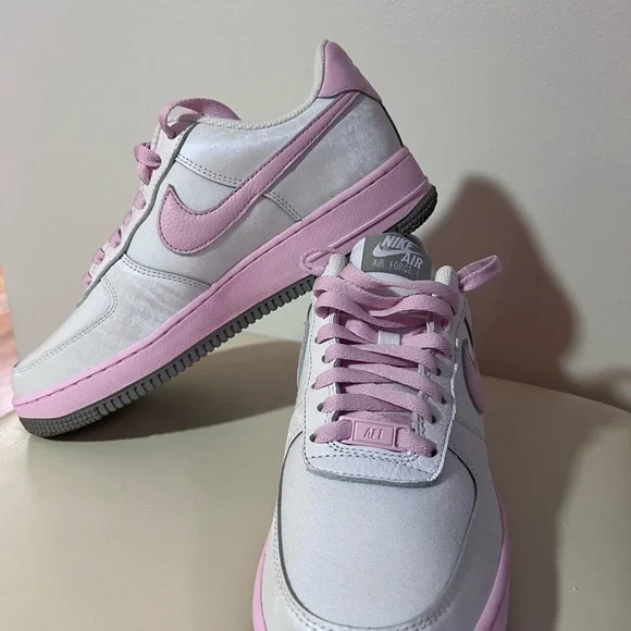 Nike Air Force 1 in White and Light Pink - Picture 5 of 7